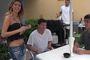 美女爱操逼逼